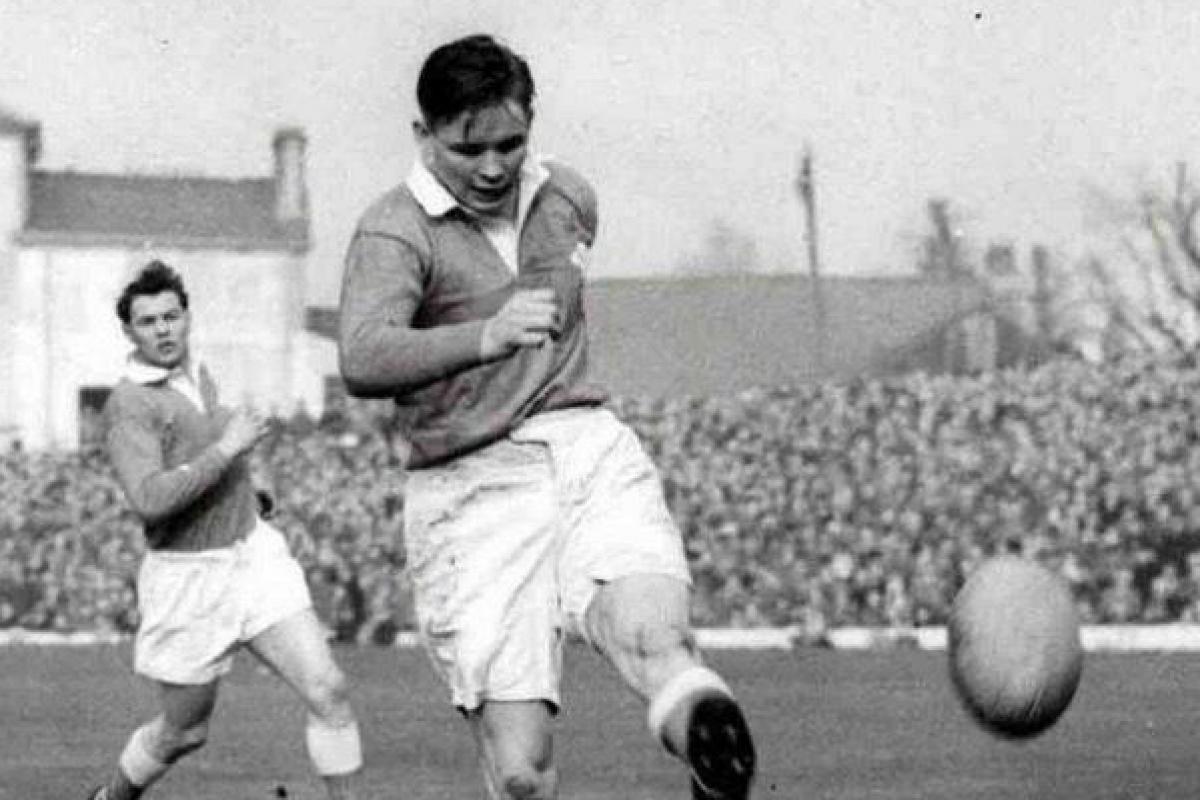 Wales and British & Irish Lions full-back Terry Davies MBE, has passed away at the age of 88.